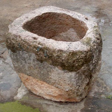 Stone container for oil