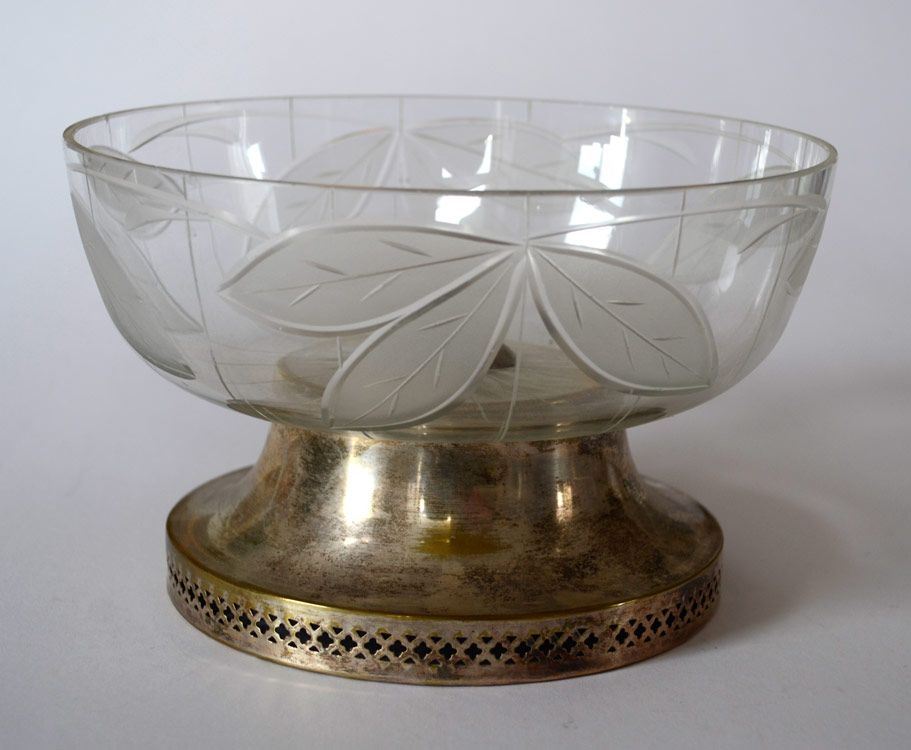 Container with glass bowl