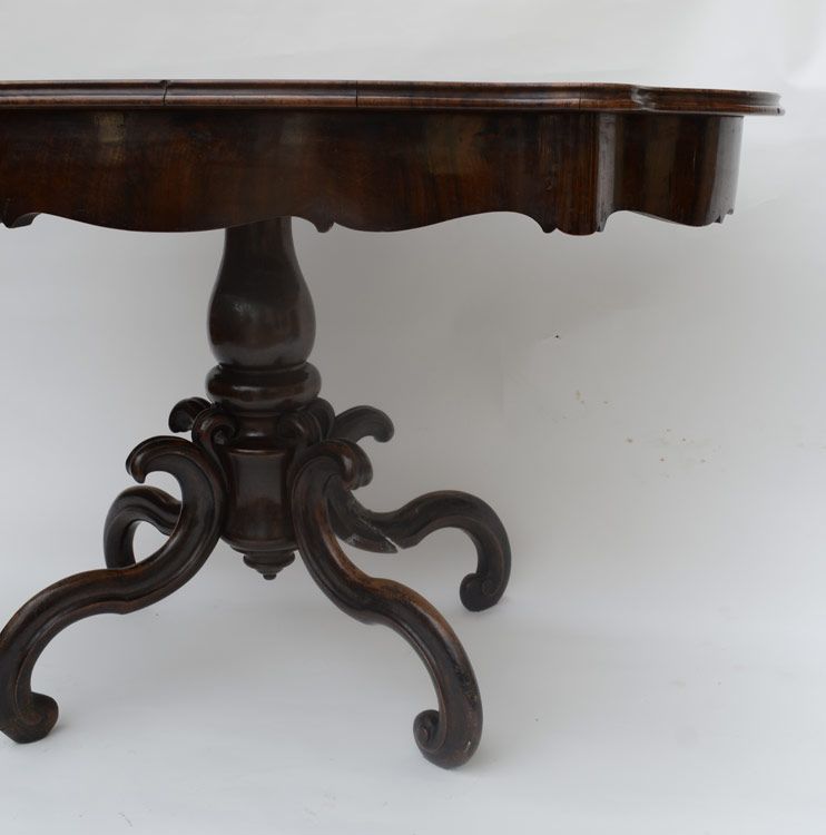 Neo-baroque table