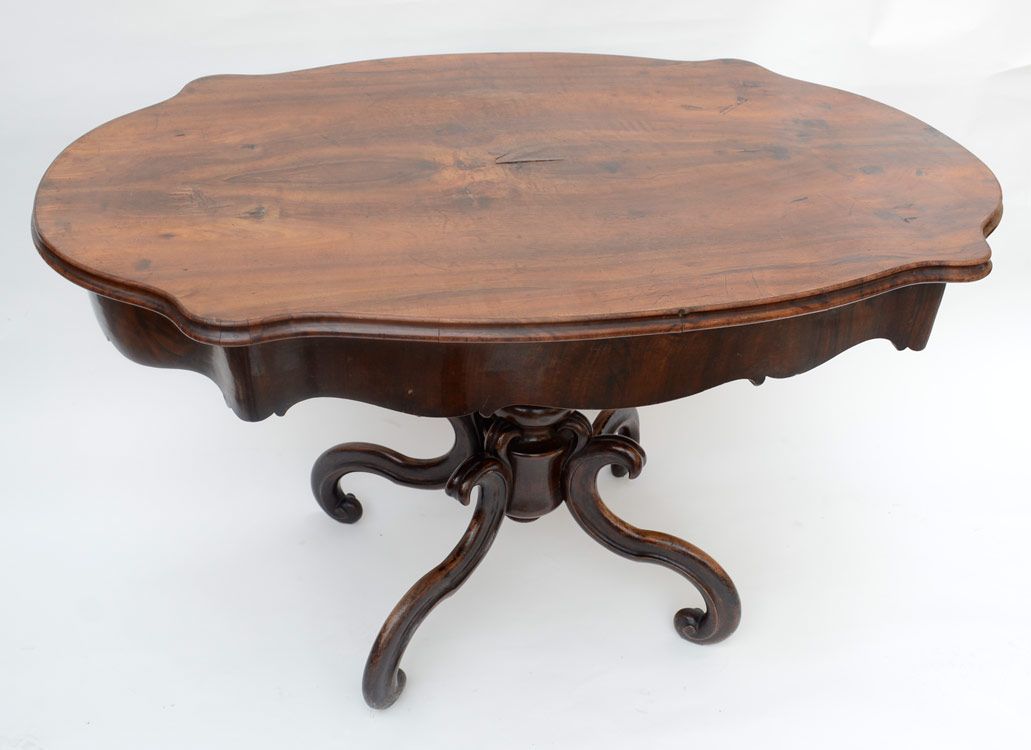Neo-baroque table